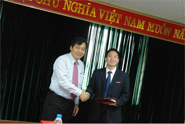 Đoàn Giáo viên và Sinh viên trường Đại học Sư Phạm Quảng Tây(Trung Quốc) sang giao lưu và học tập tại trường Đại hoc Công nghiệp Hà Nội.