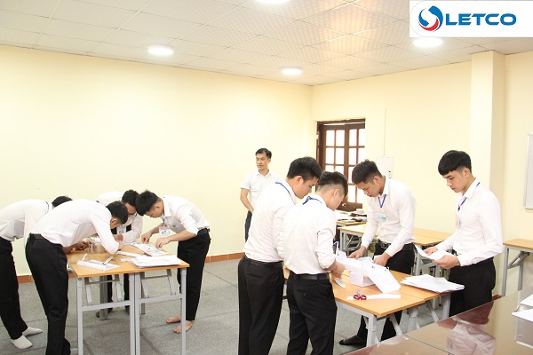 Công ty Kansaiseiko tuyển dụng qua bài thi: Chế tạo cầu bằng giấy