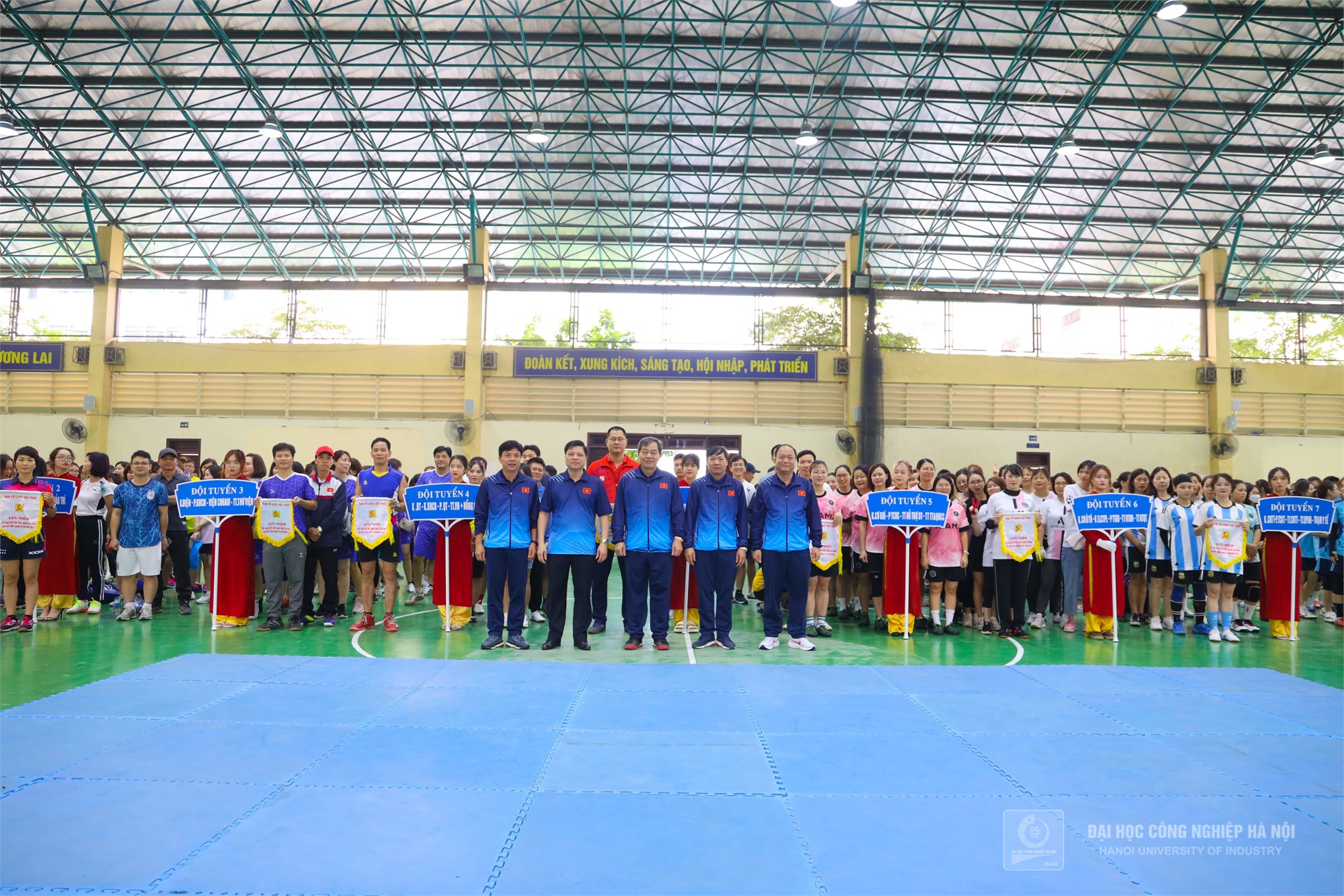 Tưng bừng Hội thao Thể dục thể thao viên chức, người lao động Trường Đại học Công nghiệp Hà Nội năm 2022