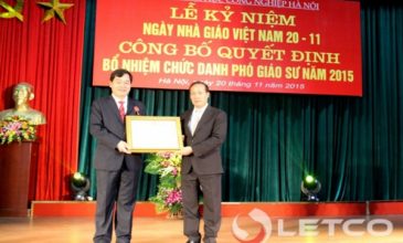 Chủ tịch HĐTV và Giám đốc Công ty đón nhận Huân chương lao động hạng Nhì và hạng Ba